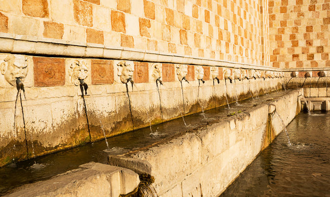 Fontana delle 99 cannelle