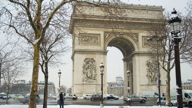 Arco di Trionfo con la neve