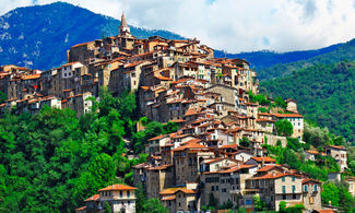 Apricale, sfumature romantiche tra i carrugi