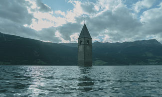 Curon, l'Alto Adige dei misteri arriva su Netflix