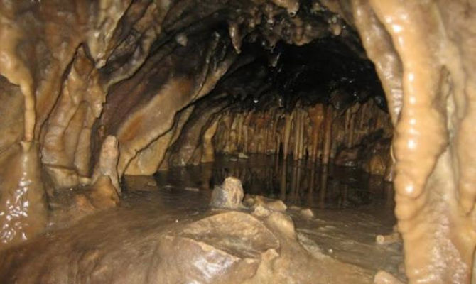 grotte del cavallone parco della maiella abruzzo caverna<br>