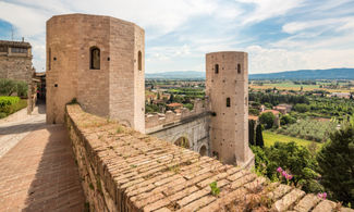 Da Venere a Properzio: scoprire le torri di Spello 