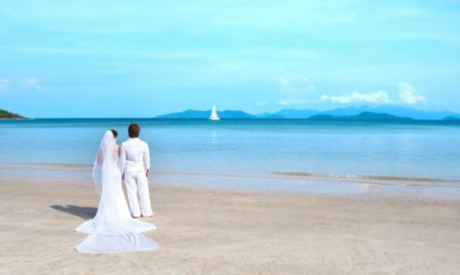 Sposi sulla spiaggia