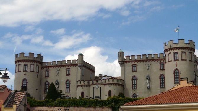 Serravalle Outlet foto