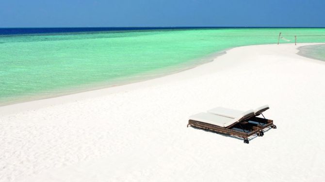 Moofushi Beach