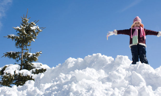 Bimba sulla neve
