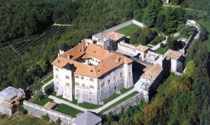 Val di Ton, Castel Thun