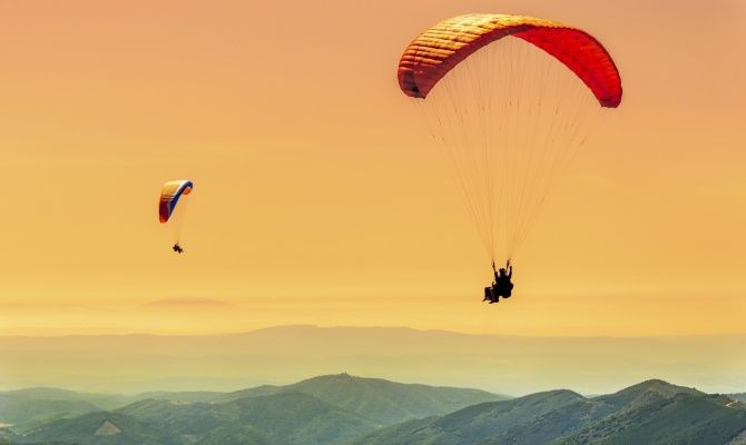 Parapendio tra le vette