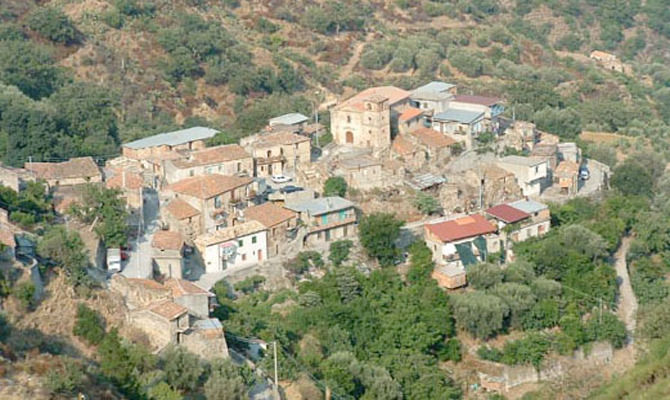 Vista sul borgo di Gallicianò