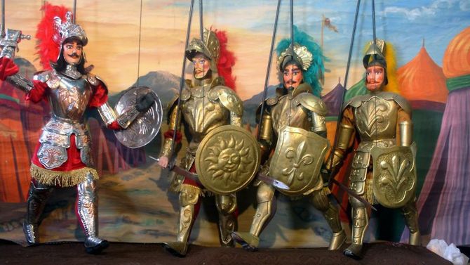 la lavorazione artigianale dei Pupi siciliani