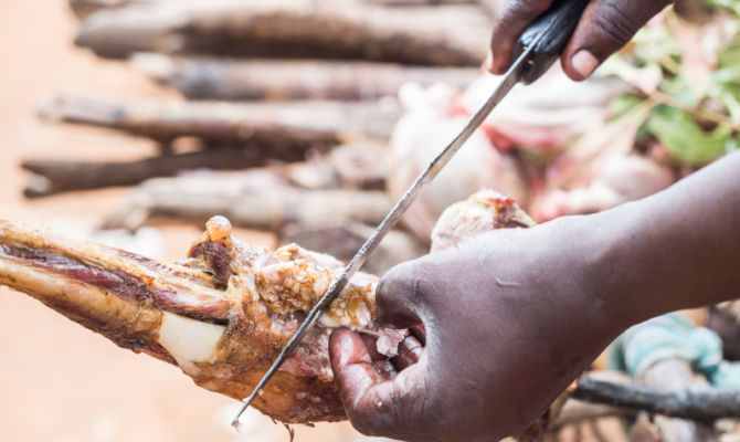 piatto tipico kenyota a base di carne di capra grigliata