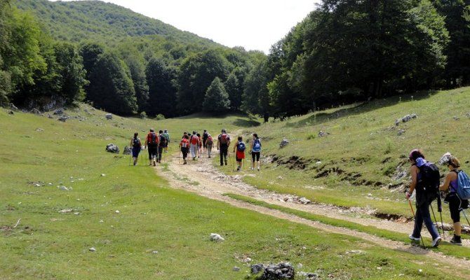 trekking passeggiata monti simbruini prato natura