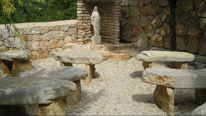 Tavoli in pietra