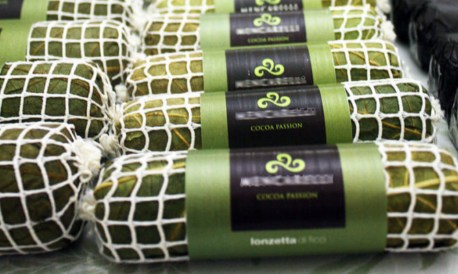 lonzino di fico dolce marche foglie di fico retina salsicciotto