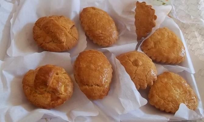 bocconotti di mormanno dolcetti frolla carta vassoio calabria