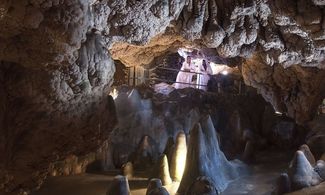 A Monsummano Terme l'amore sboccia in una grotta