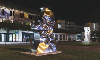 Le sculture di Xhixha invadono l'aeroporto di Pisa 