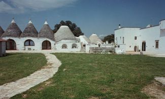 Ostuni, soggiorni nei trulli tra tradizioni e natura