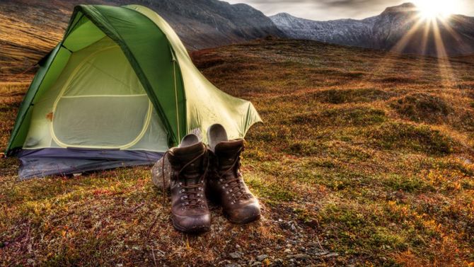 tenda e scarpe da trekking