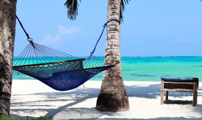 Zanzibar spiaggia con amaca
