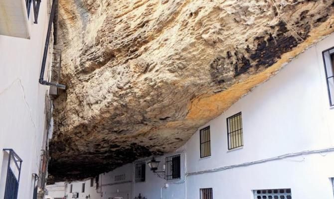 Setenil de las Bodegas, andalusia, spagna, roccia