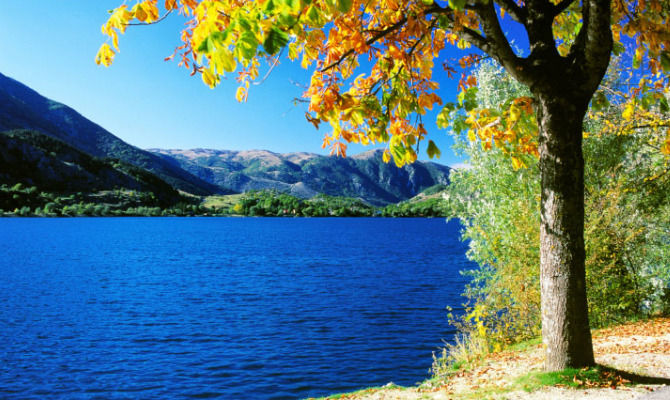 Lago di Scanno nel Parco Nazionale d'Abruzzo
