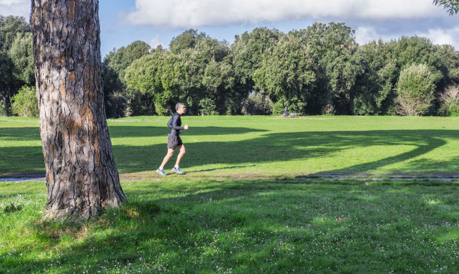 Villa Pamphili, Roma. Corso di camminata sportiva