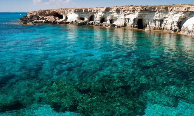 Cipro grotte marine vicino Cape Greko