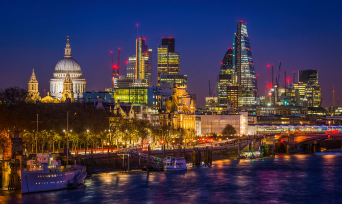 Veduta notturna di Londra