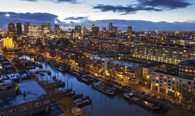 Rotterdam skyline al tramonto