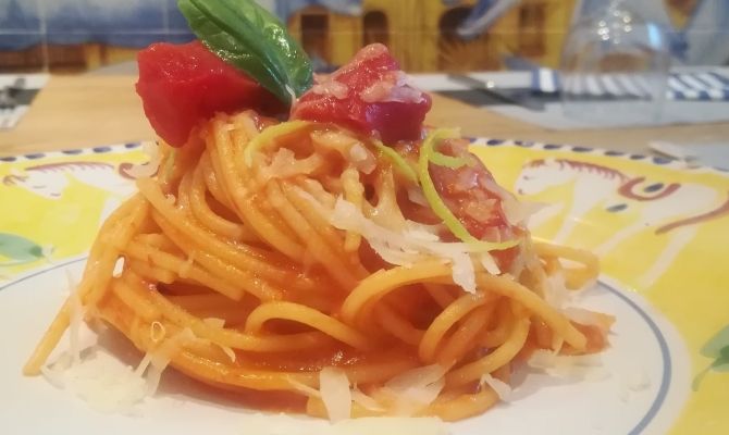 Spaghetti cacio, limone e San Marzano
