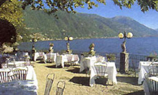 Como. Cena in crotto