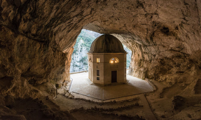 Chiesa nella grotta