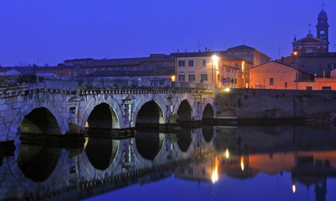 Rimini Ponte romano di notte