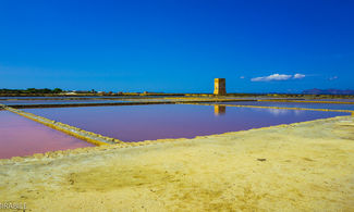 Sicilia, il fascino di Trapani tra castelli e saline