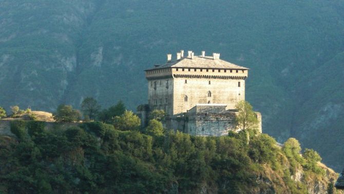 Sabot di legno in Valle di Ayas foto