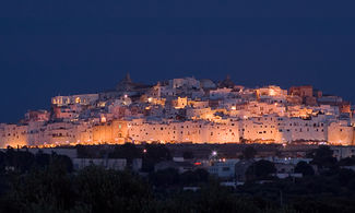 Puglia: cena a lume di candela tra i vicoli di Ostuni 