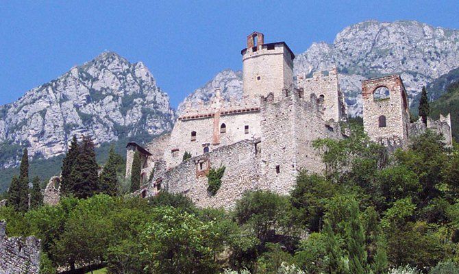 Sabbionara, panorama del Castello di Avio