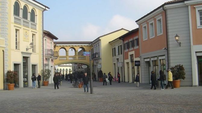 Serravalle Outlet foto