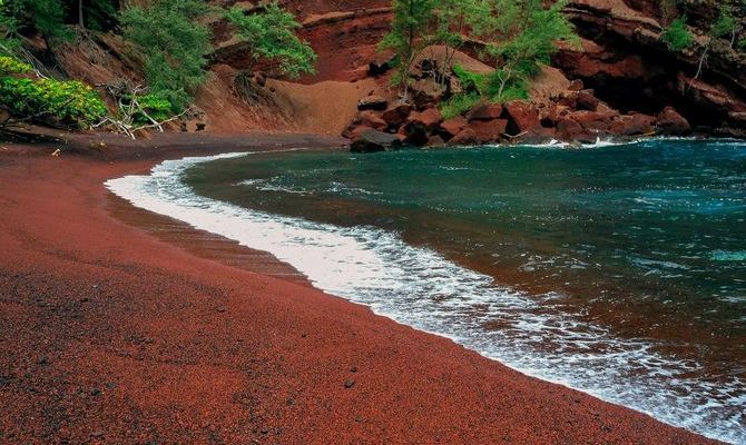 Kaihalulu Red San Beach