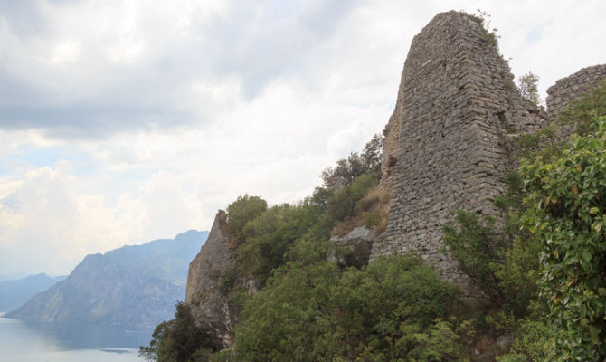 Trentino Castello in rovina<br>