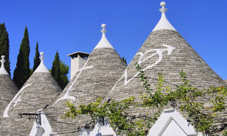 Alberobello: l'amore a forma di cono  