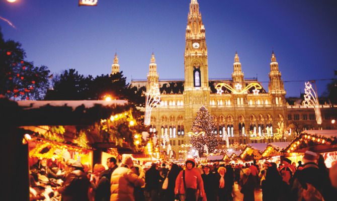 Christmas market: Rathausplatz