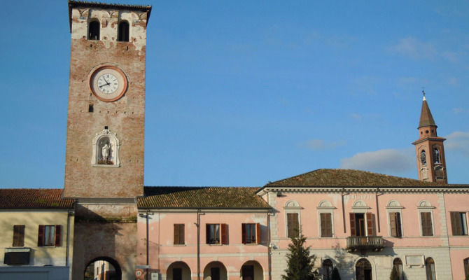 Piazza Matteotti con la Torre civica