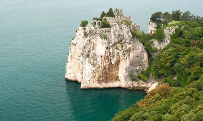 Il Castello di Duino domina il Golfo di Trieste
