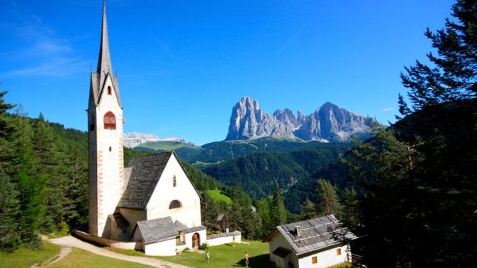 bambole di legno Val Gardena foto
