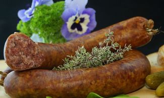 Molise, la salsiccia speziata servita schiacciata