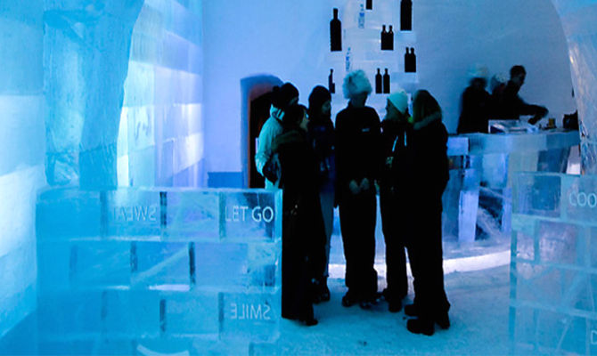Il bar di ghiaccio dell'Icehotel di JukkasjÃ¤rvi
