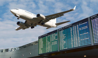 Aeroporti in crisi: allarme per chi vola