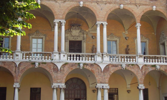 Facciata di Palazzo Ghini